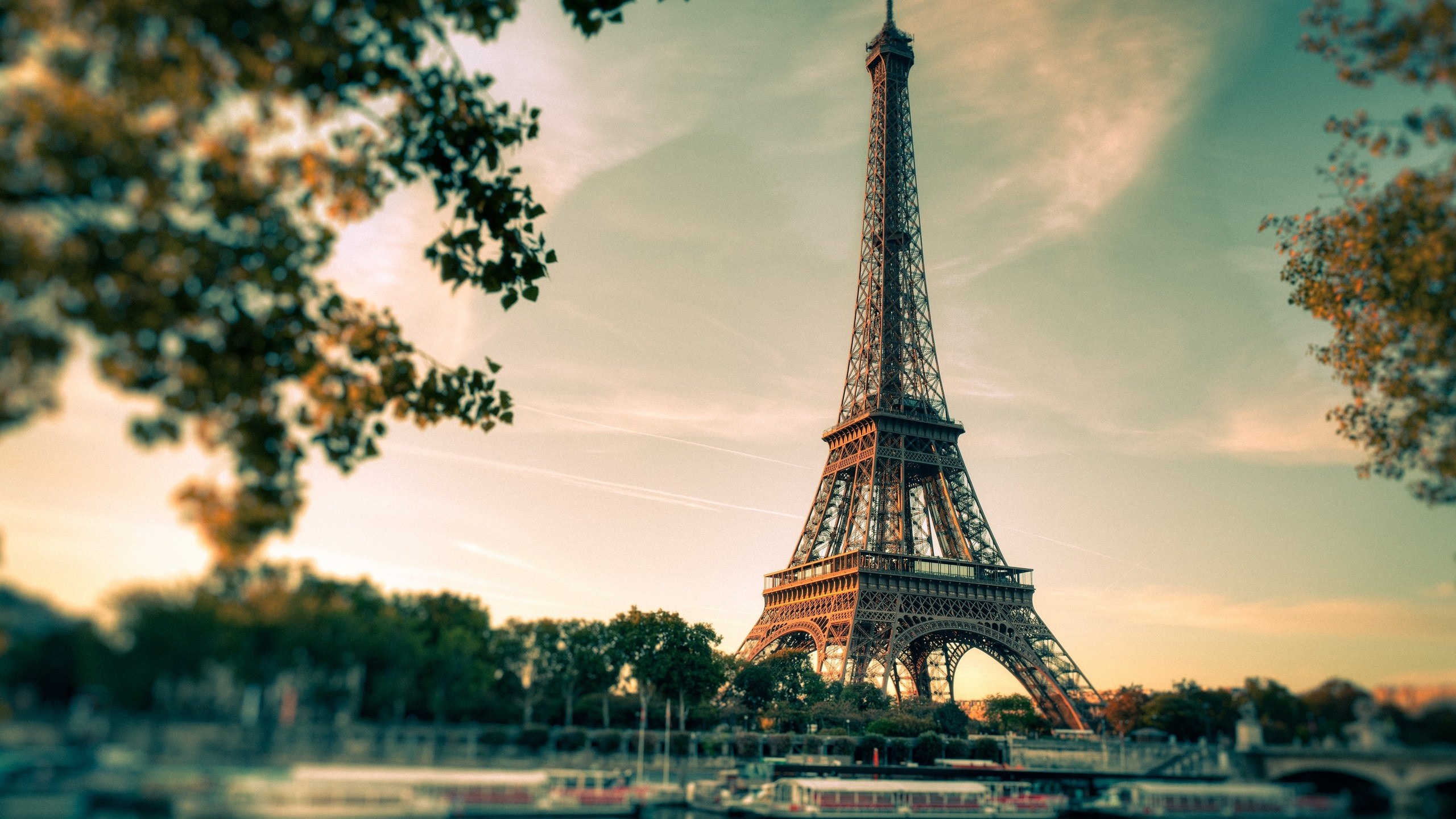 Eiffell Tower wallpaper 2560x1440
